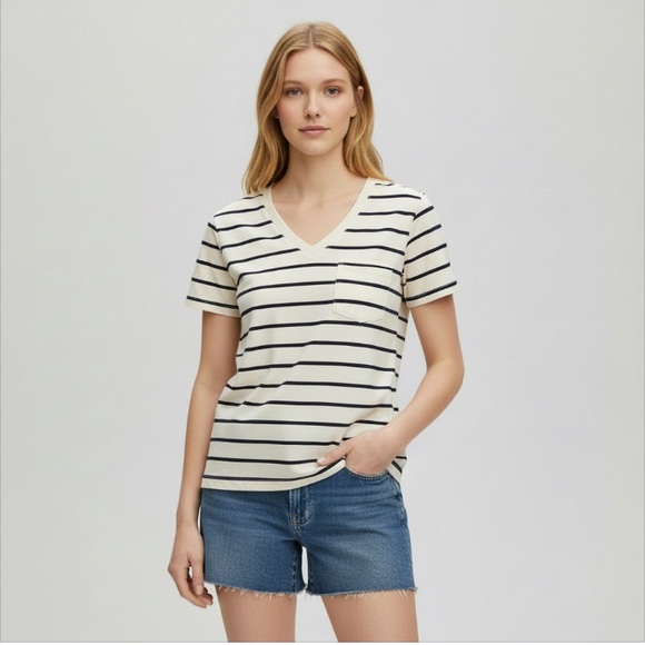 Madewell Women’s Short Sleeve V-Neck Navy and White Stripe Tee Shirt Size Small - Picture 2 of 5